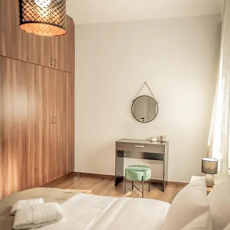 Poseidon's On White Tower Midas * Thessaloníki