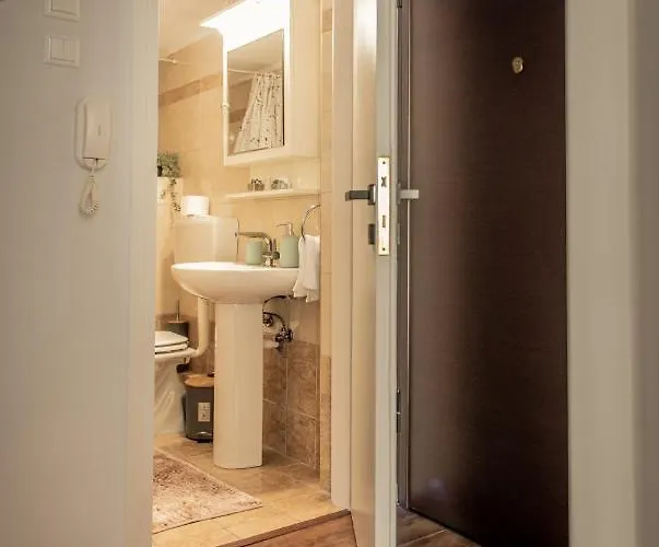 Poseidon's On White Tower Midas Apartment